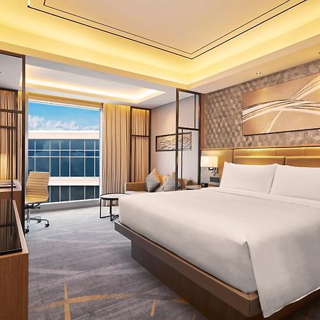 Hilton Manila Hotel Pasay Eksteriør billede Deluxe Suite