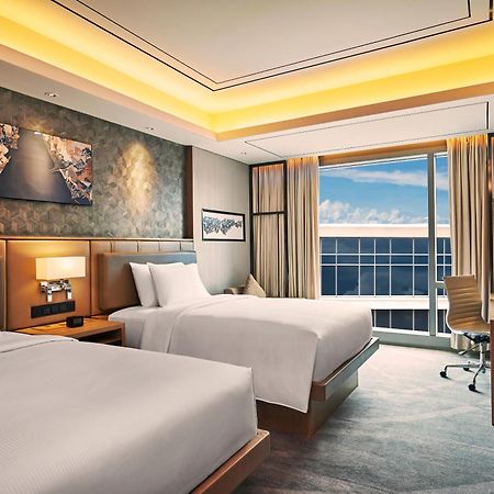 Hilton Manila Hotel Pasay Eksteriør billede Deluxe Room