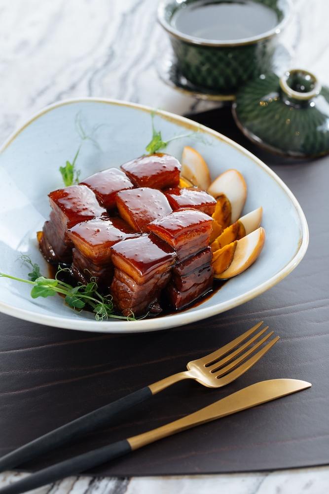 Hilton Manila Hotel Pasay Eksteriør billede Soy sauce is used in many Asian dishes, such as this char siu.