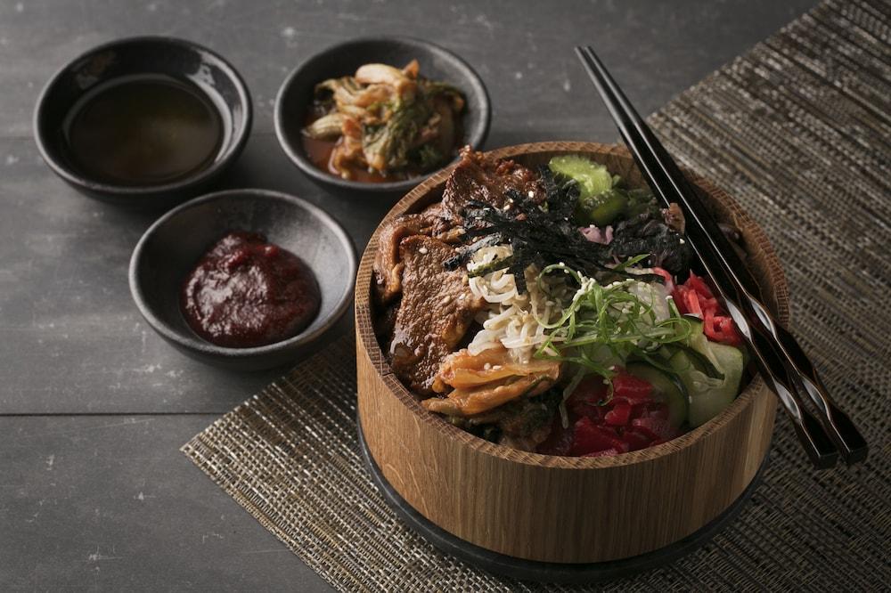 Hilton Manila Hotel Pasay Eksteriør billede Korean cuisine