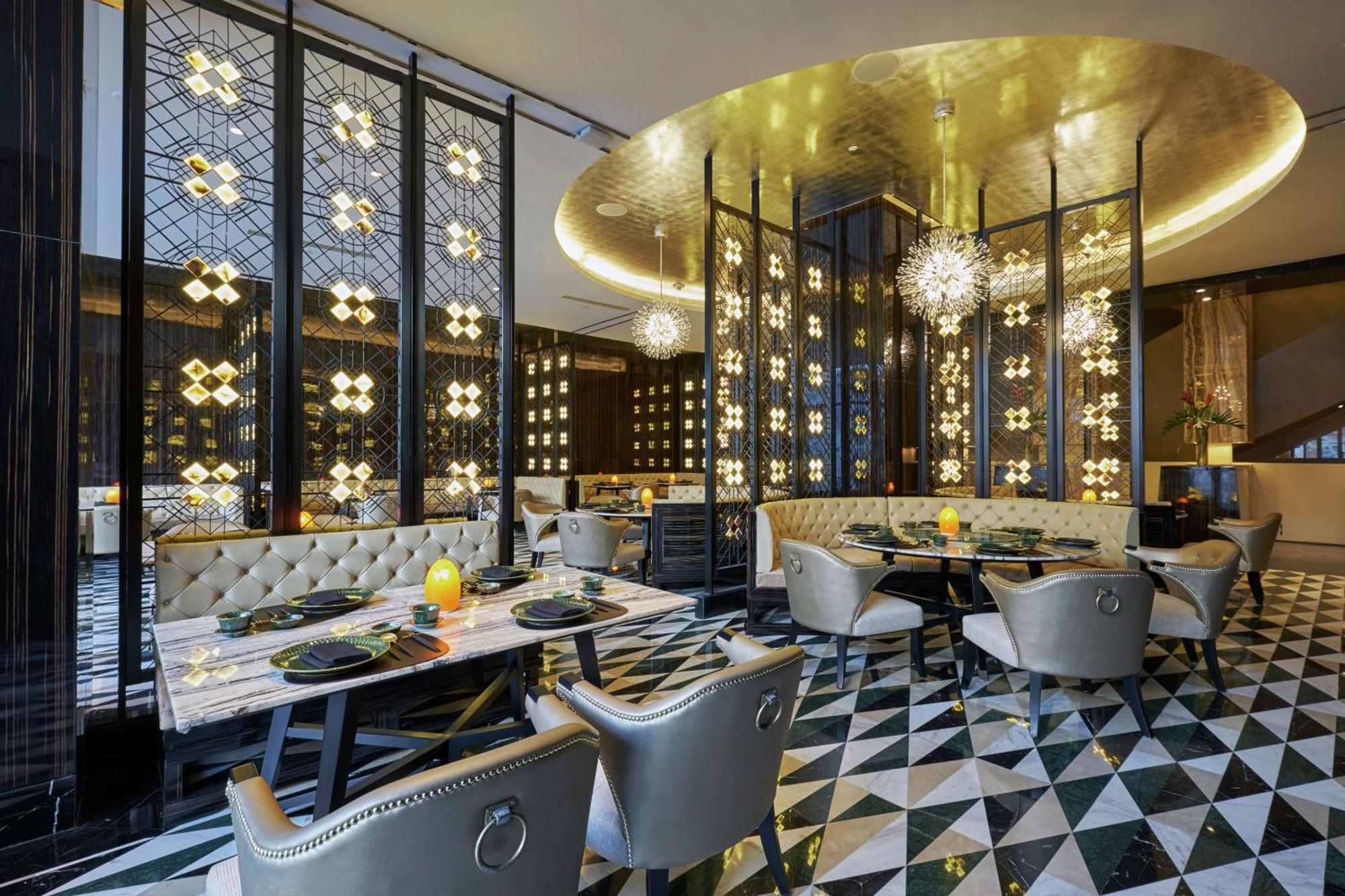 Hilton Manila Hotel Pasay Eksteriør billede The restaurant