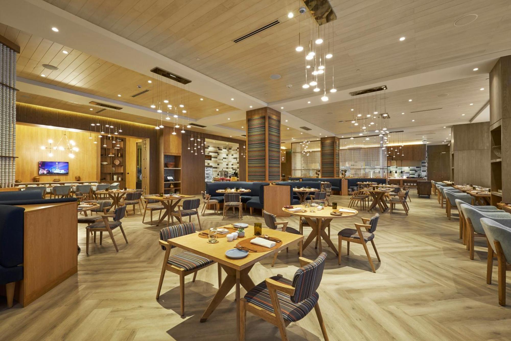 Hilton Manila Hotel Pasay Eksteriør billede The restaurant
