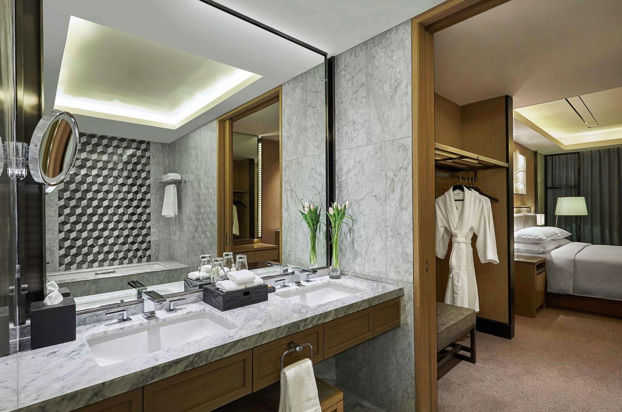 Hilton Manila Hotel Pasay Eksteriør billede Deluxe Room