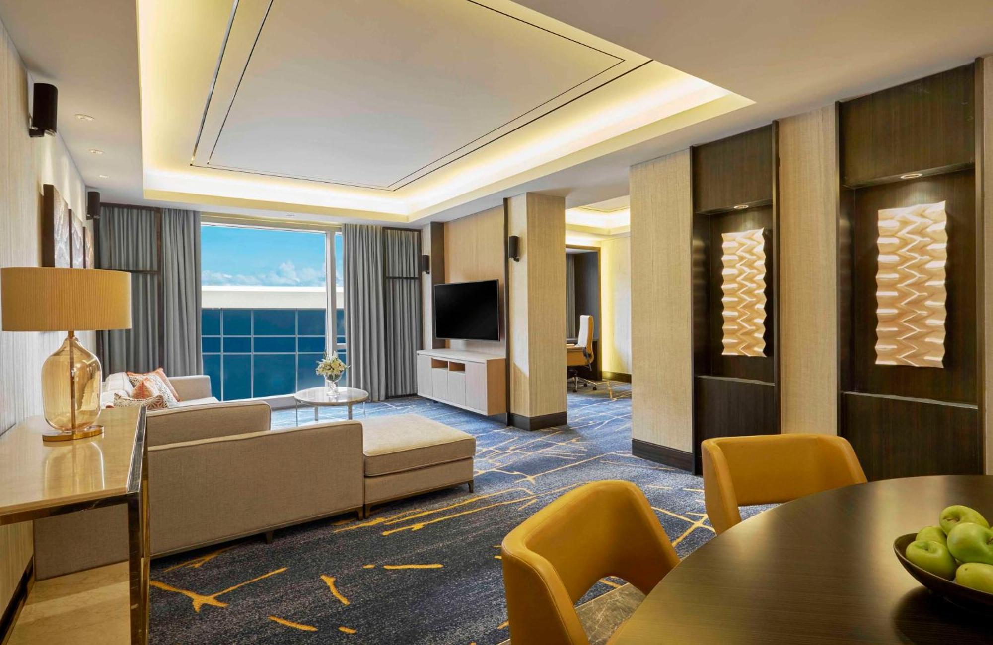 Hilton Manila Hotel Pasay Eksteriør billede A suite at the hotel